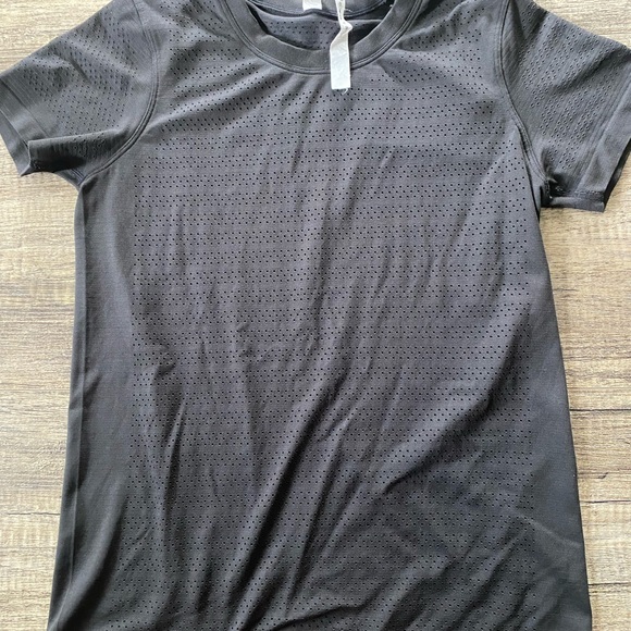Lululemon Breeze By Short Sleeve - Picture 6 of 6